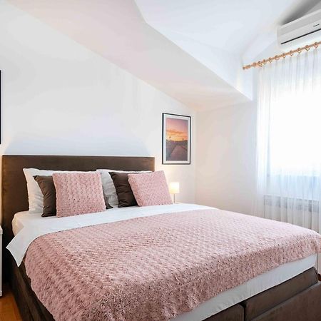 Apartments Valentino Водице Екстериор снимка