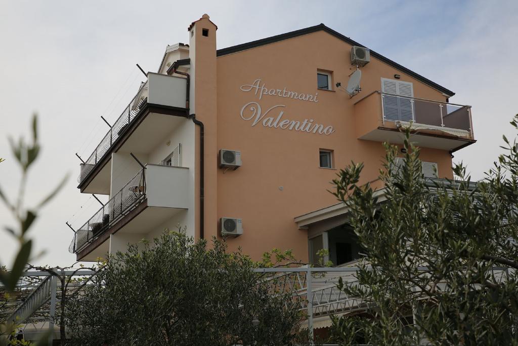 Apartments Valentino Водице Екстериор снимка